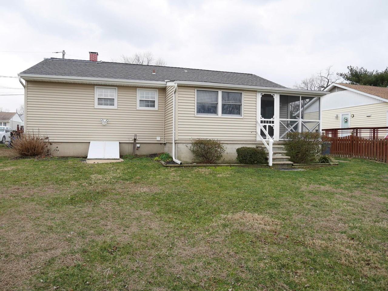 536 Pritchard Dr - Photo 3 of 19