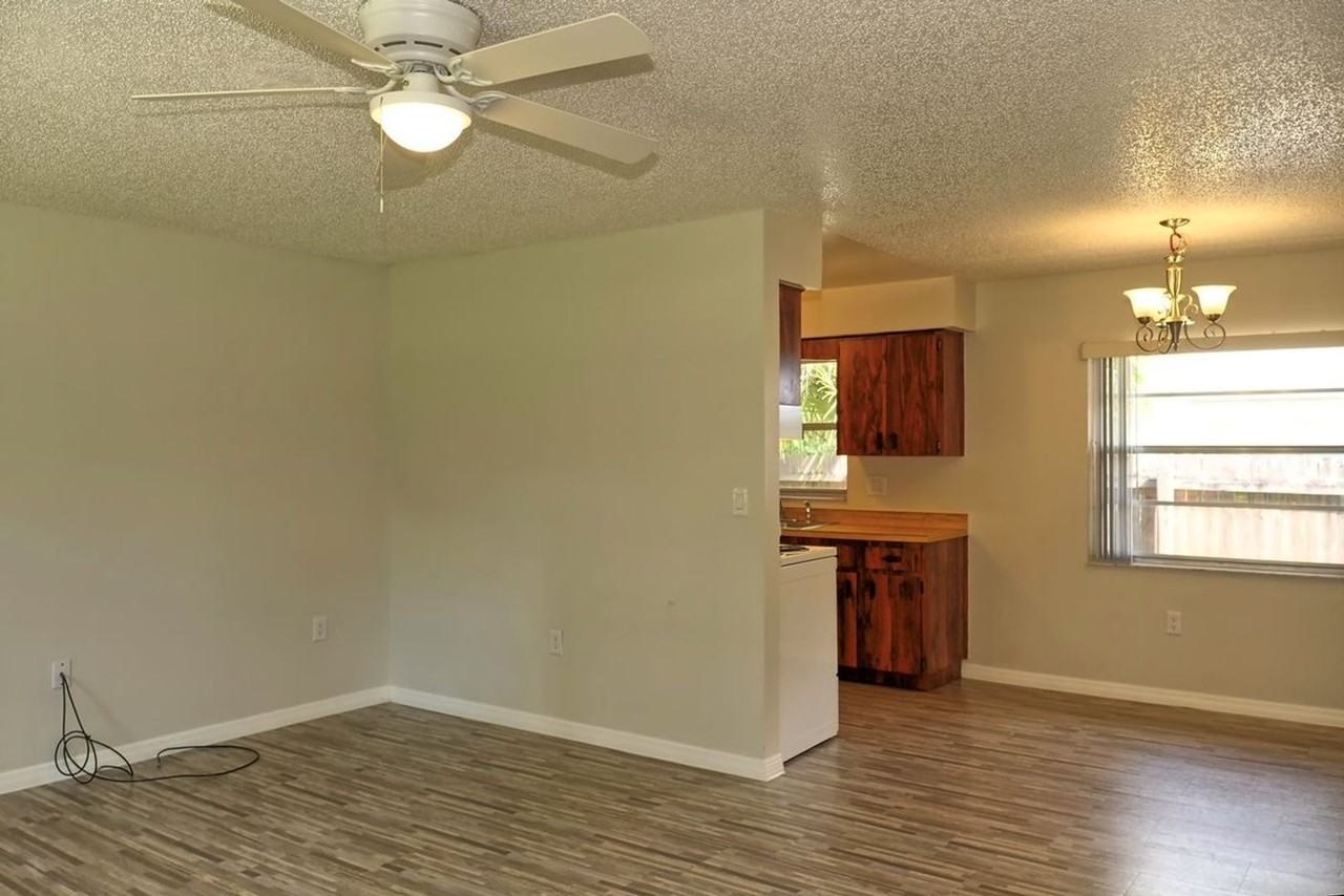 1111 Morris Ave - Photo 3 of 9