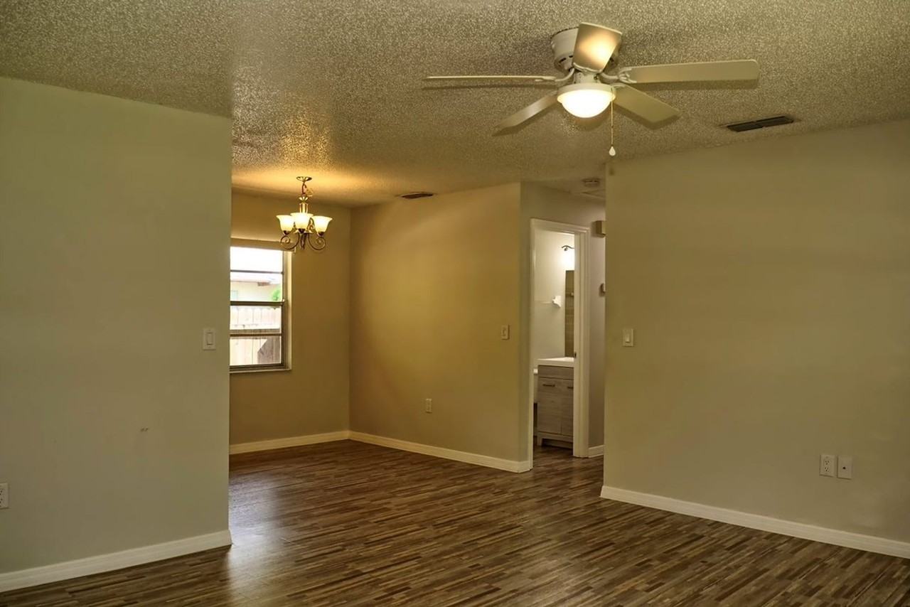 1111 Morris Ave - Photo 4 of 9