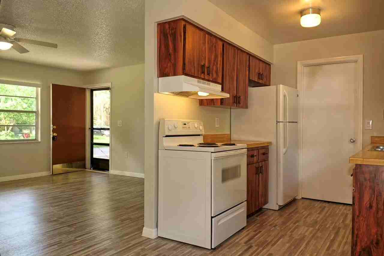 1111 Morris Ave - Photo 5 of 9