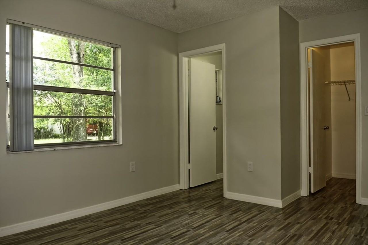 1111 Morris Ave - Photo 7 of 9