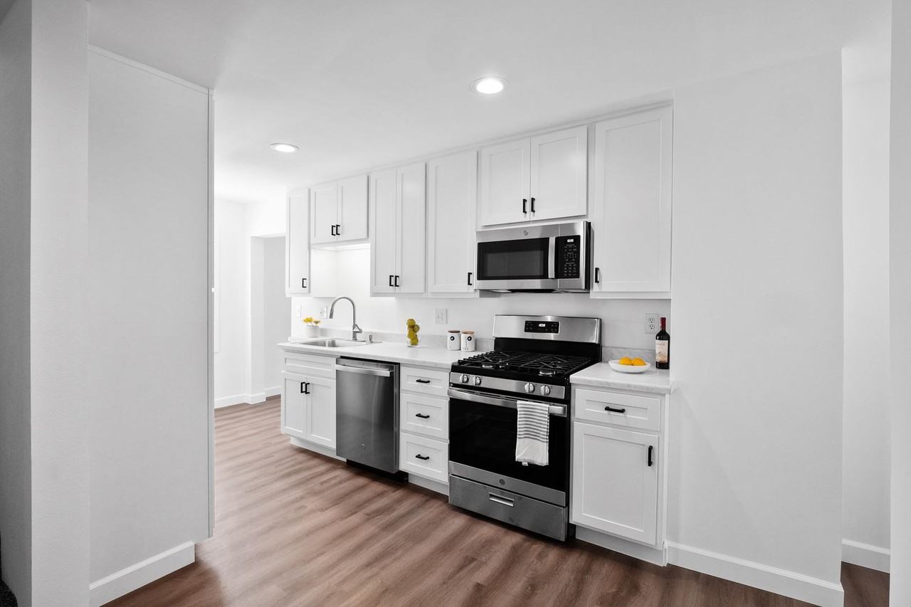 9423 Muriel Ave - Photo 3 of 10