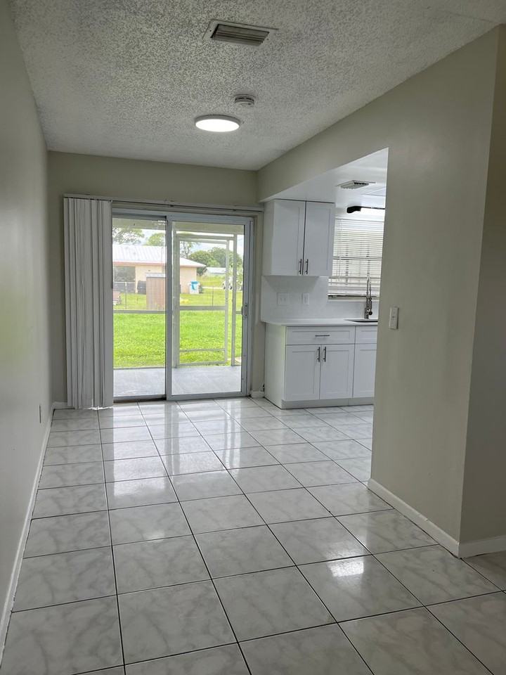 2653 Cherokee Ave - Photo 3 of 9