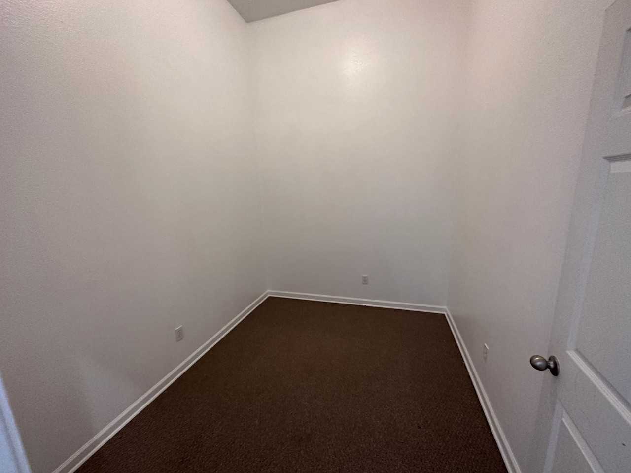 Adams Point Apartments - Photo 4 of 11