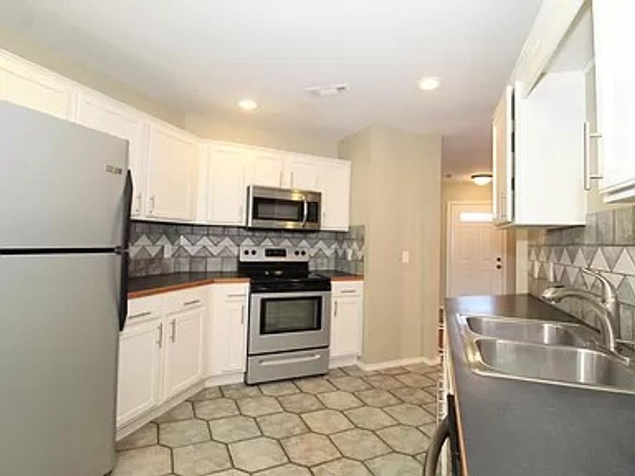 1567 N Caddo Ave - Photo 3 of 10