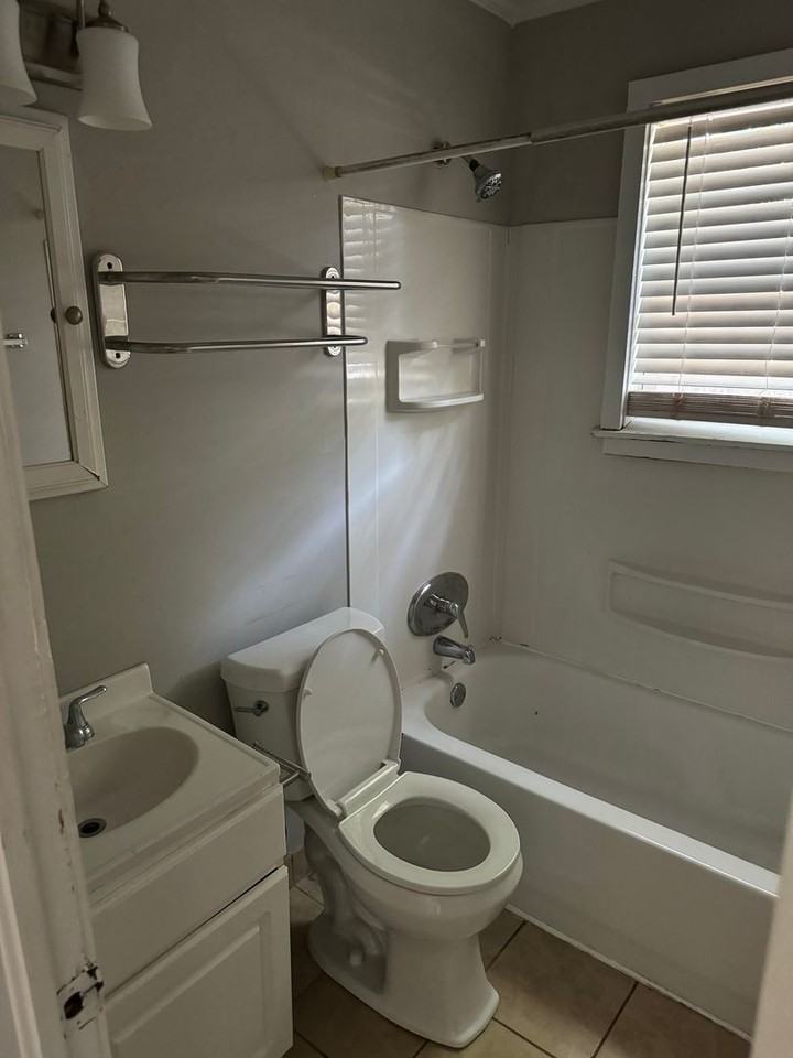 5017 Baylor Ave - Photo 5 of 7