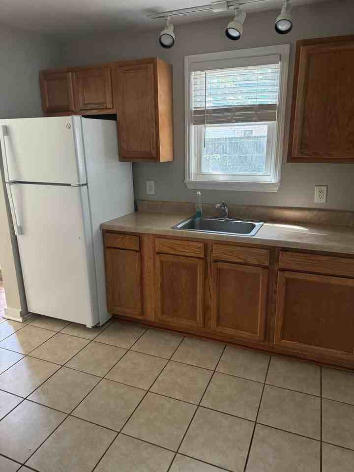 5017 Baylor Ave - Photo 6 of 7