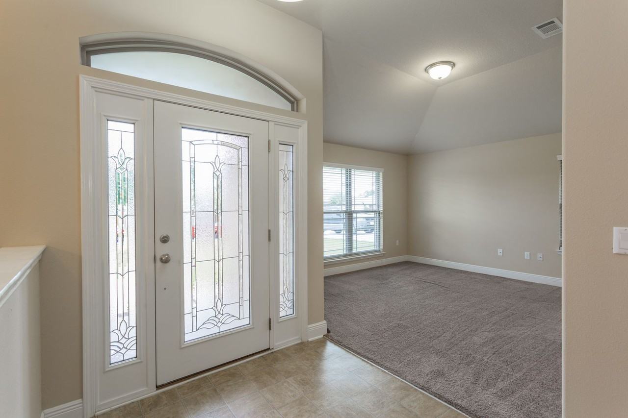 5269 English Oak Dr - Photo 2 of 35