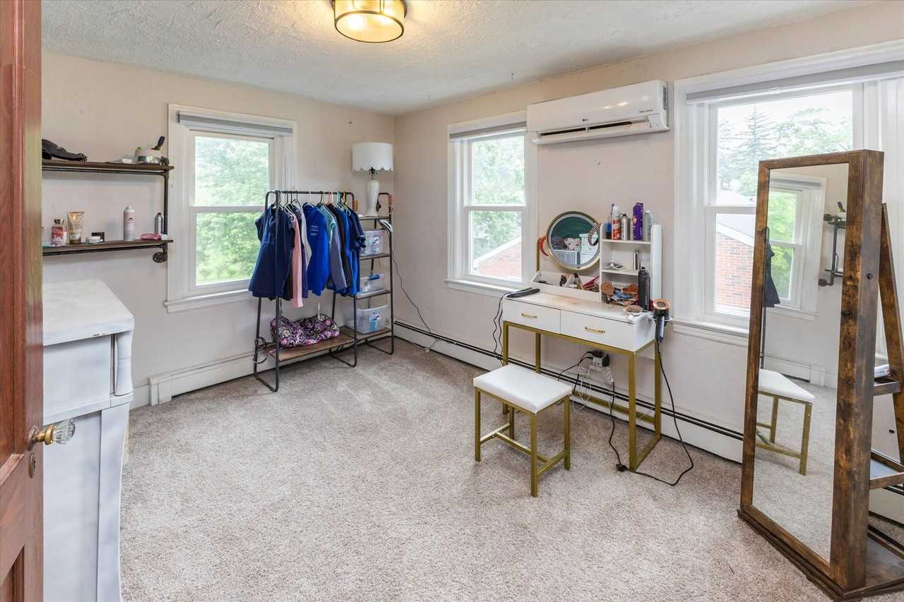 547 W Main St - Photo 4 of 24