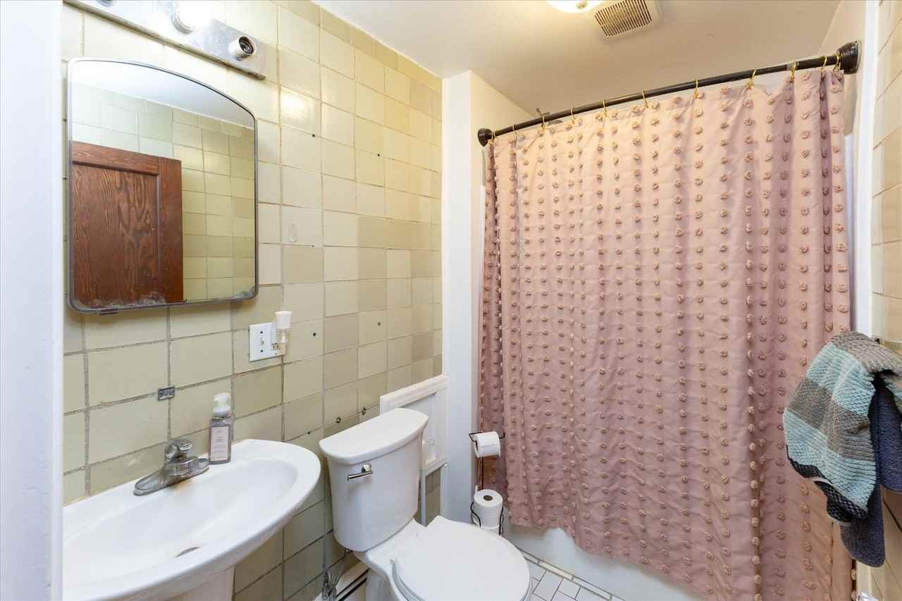 547 W Main St - Photo 6 of 24