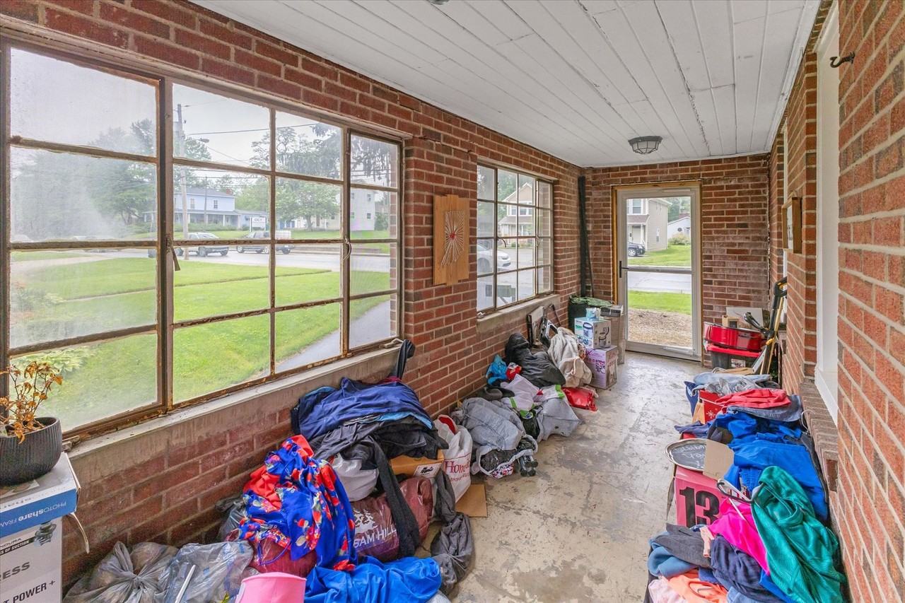 547 W Main St - Photo 7 of 24