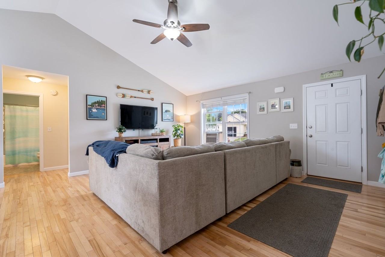 9 Stephanie Dr - Photo 2 of 41