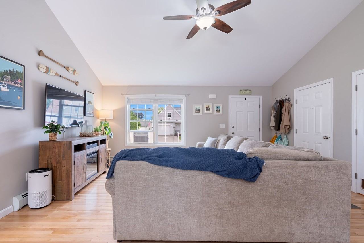 9 Stephanie Dr - Photo 3 of 41