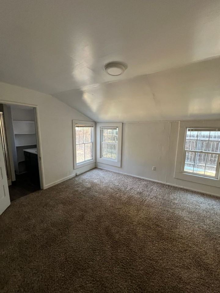 2270 Howard St - Photo 2 of 14