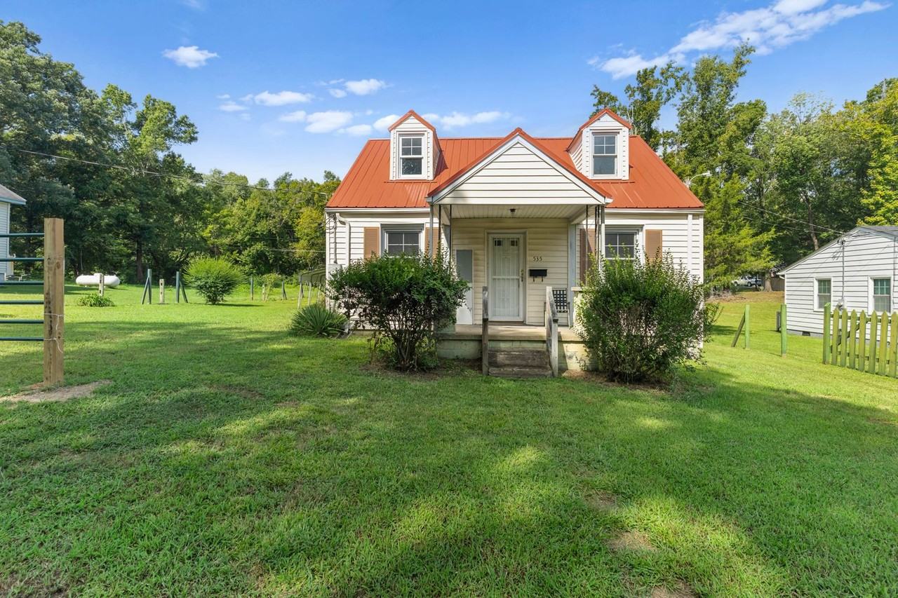 535 Center St - Photo 2 of 38