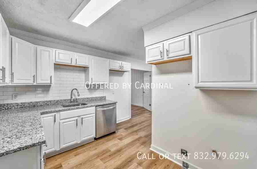 3692 Bishops Bridge Rd - Photo 3 of 11