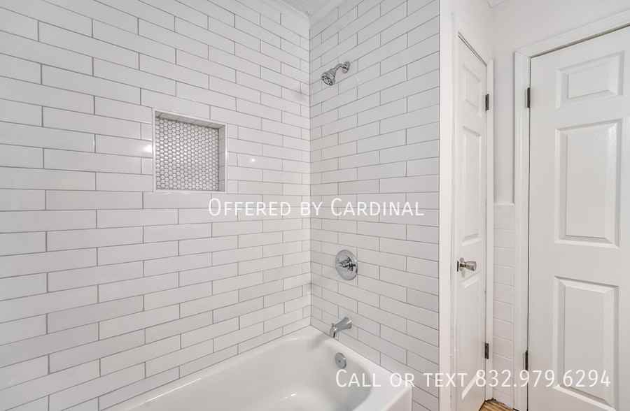 3692 Bishops Bridge Rd - Photo 5 of 11