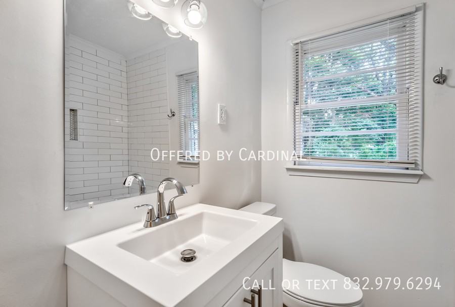 3692 Bishops Bridge Rd - Photo 6 of 11