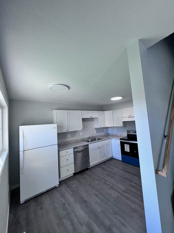 2126 E Caulder Ave #2126 - Photo 2 of 13