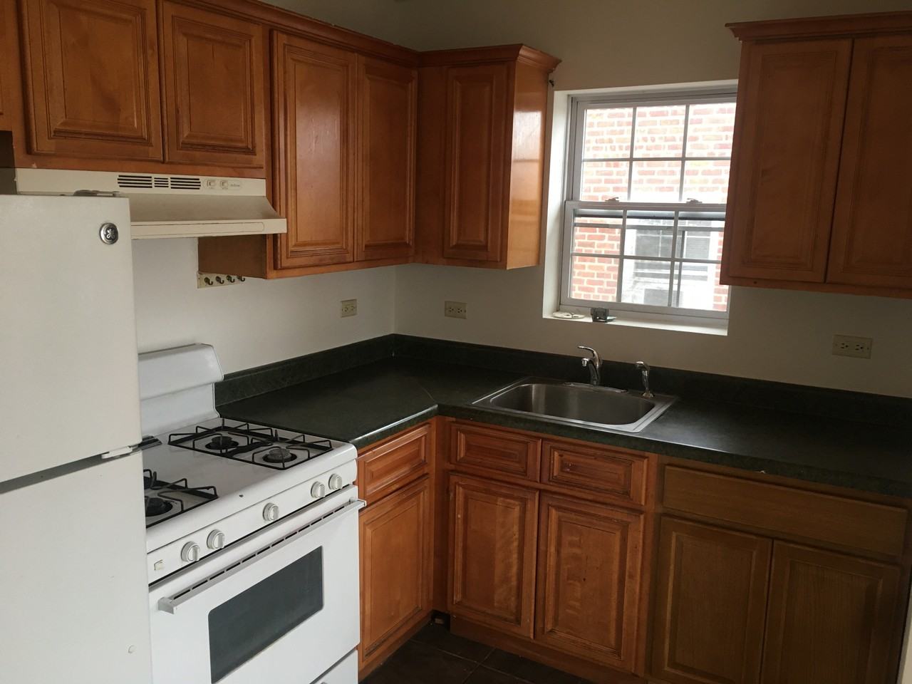 2511 Paulding Ave #2ndFL - Photo 3 of 18