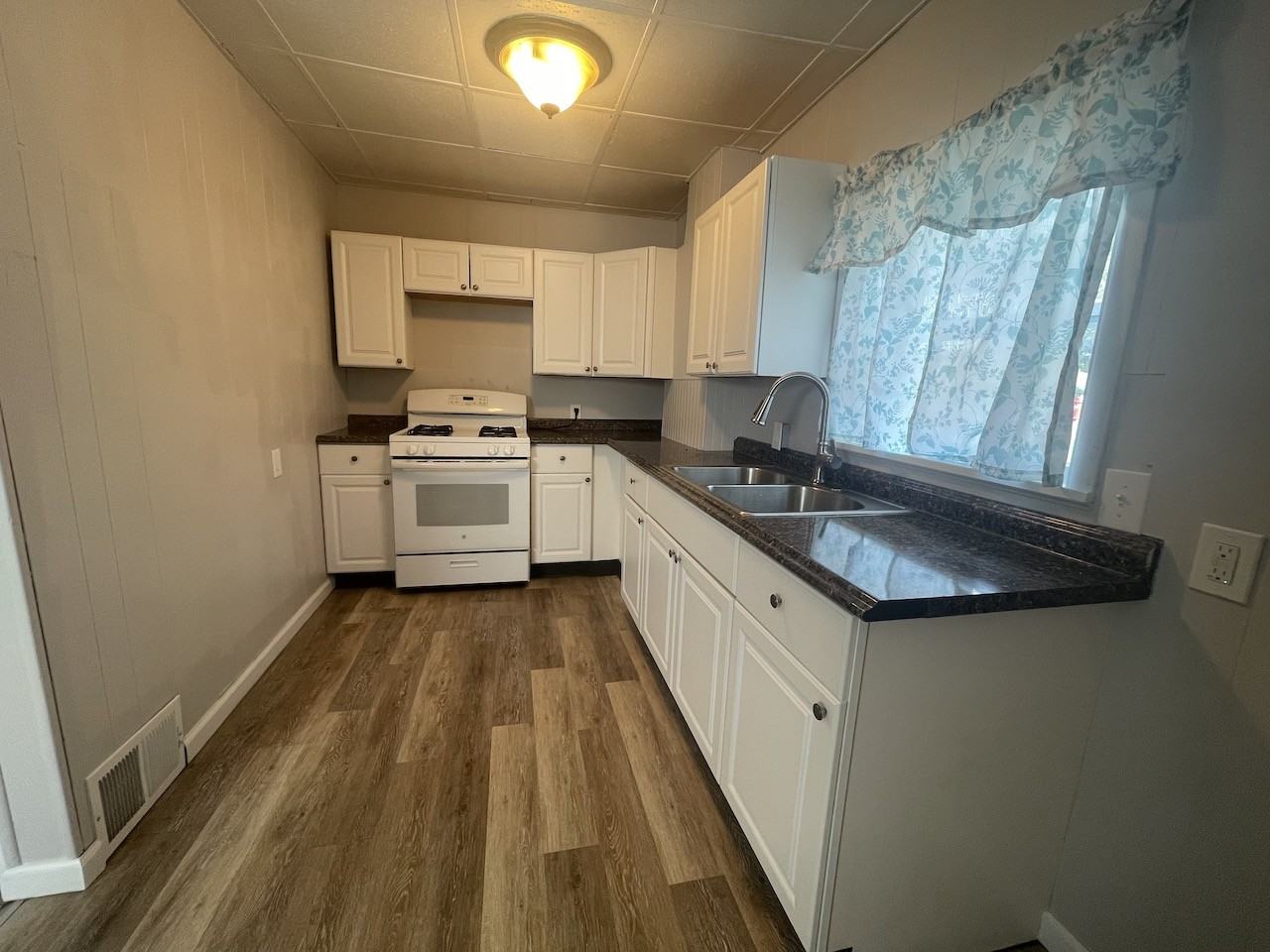 201 Elyria St #5 - Photo 3 of 24