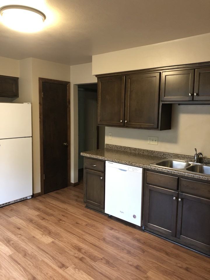 630 W Briar Ln #B - Photo 3 of 4