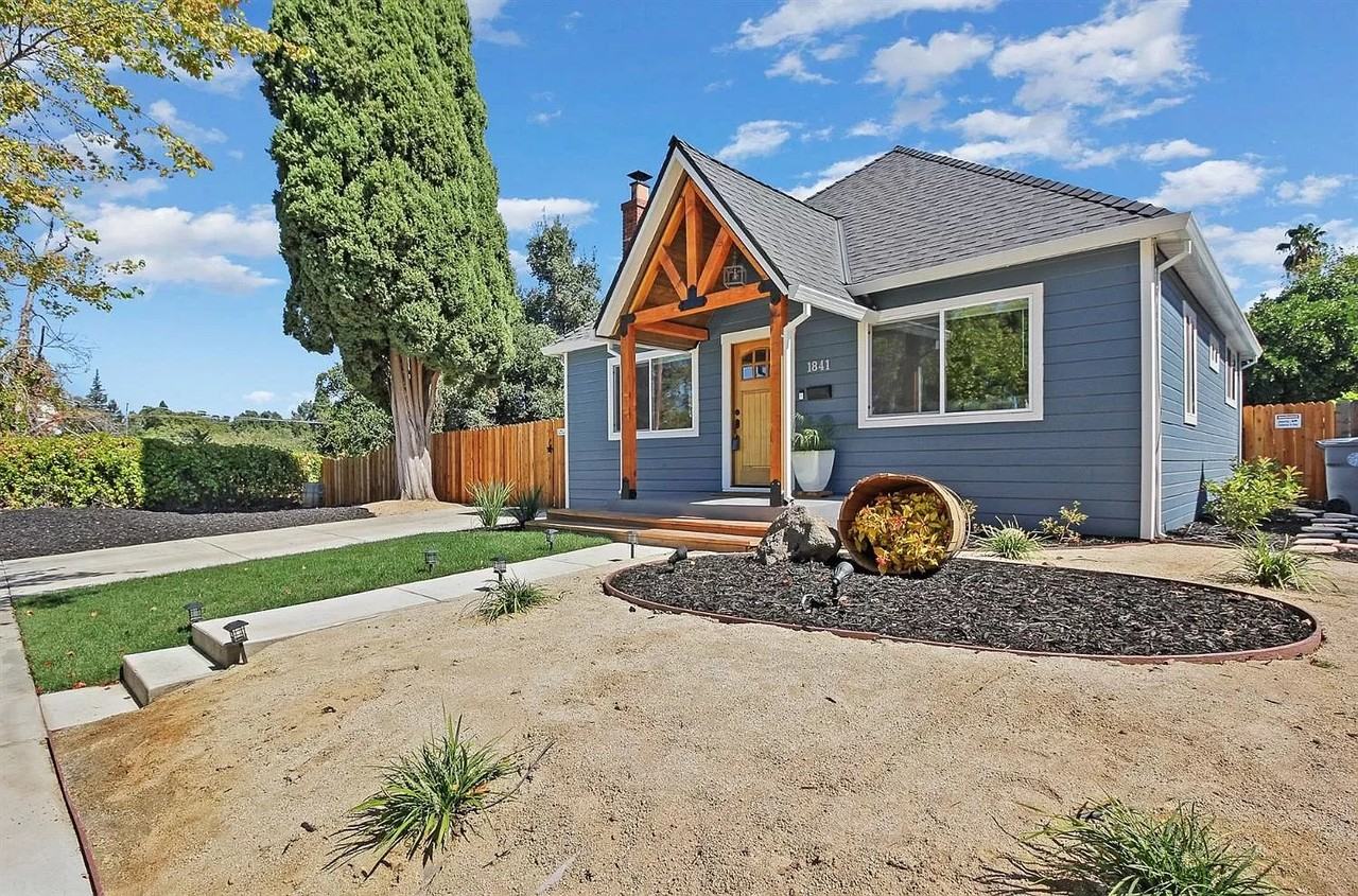 1841 44th St #NA - Photo 3 of 32