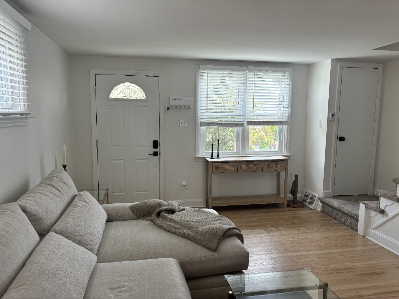 946 Kenwood Rd - Photo 4 of 20