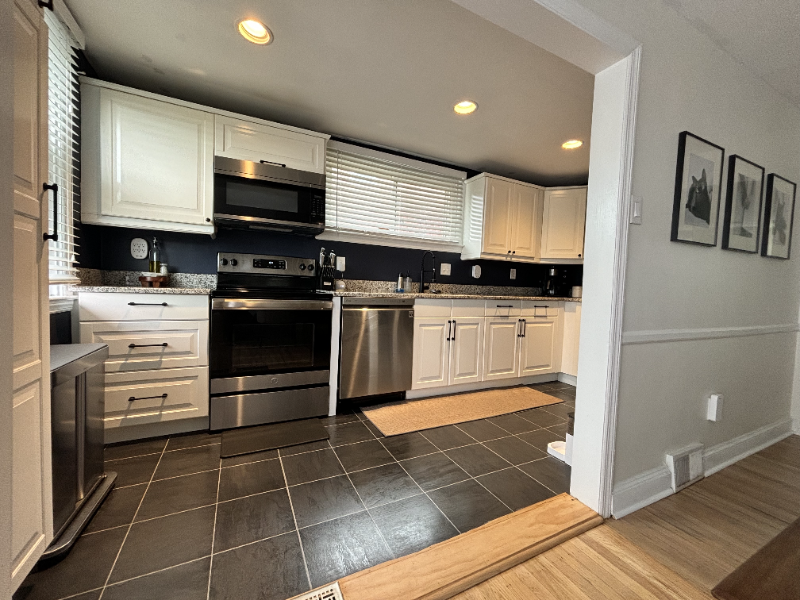 946 Kenwood Rd - Photo 7 of 20