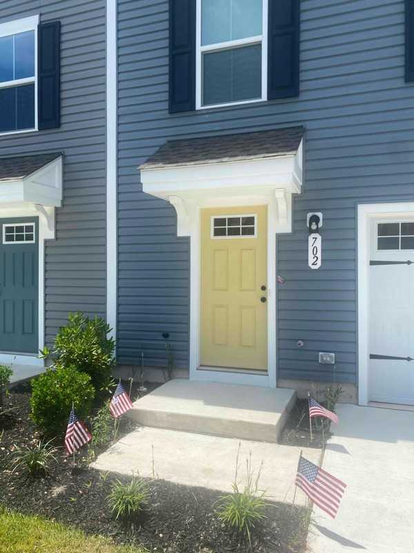 702 Cyprus Ct - Photo 2 of 15