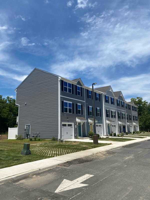 702 Cyprus Ct - Photo 3 of 15