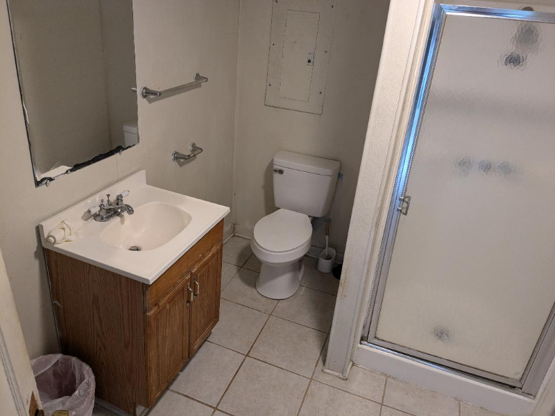 724 N Eastern Ave - Photo 4 of 13