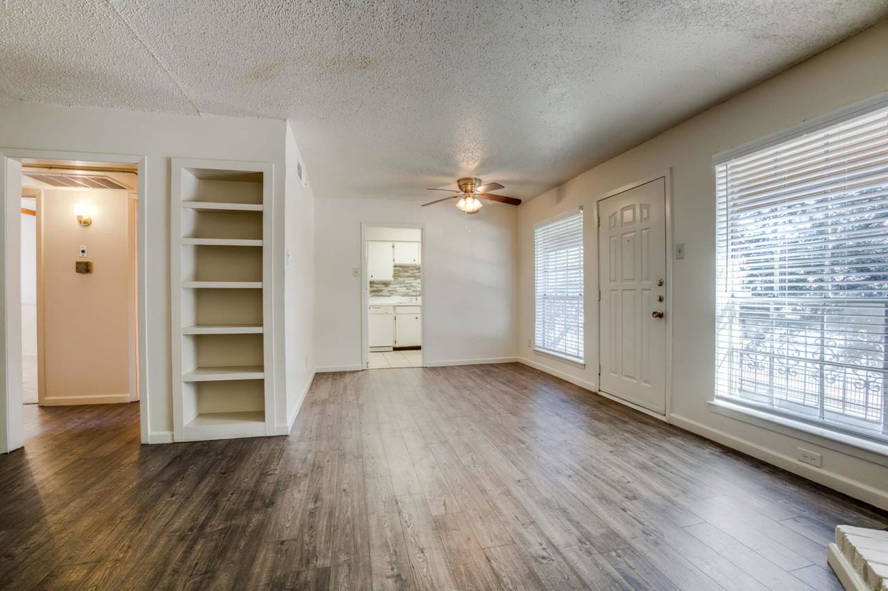 1000 W Spring Valley Rd #F1R1 - Photo 3 of 8