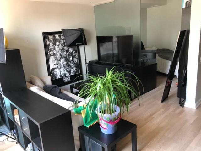 Bathurst St & King St W #819 - Photo 2 of 8