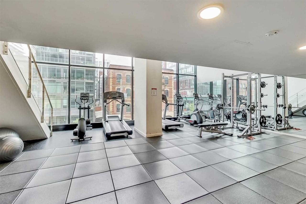 Bathurst St & King St W #819 - Photo 7 of 8