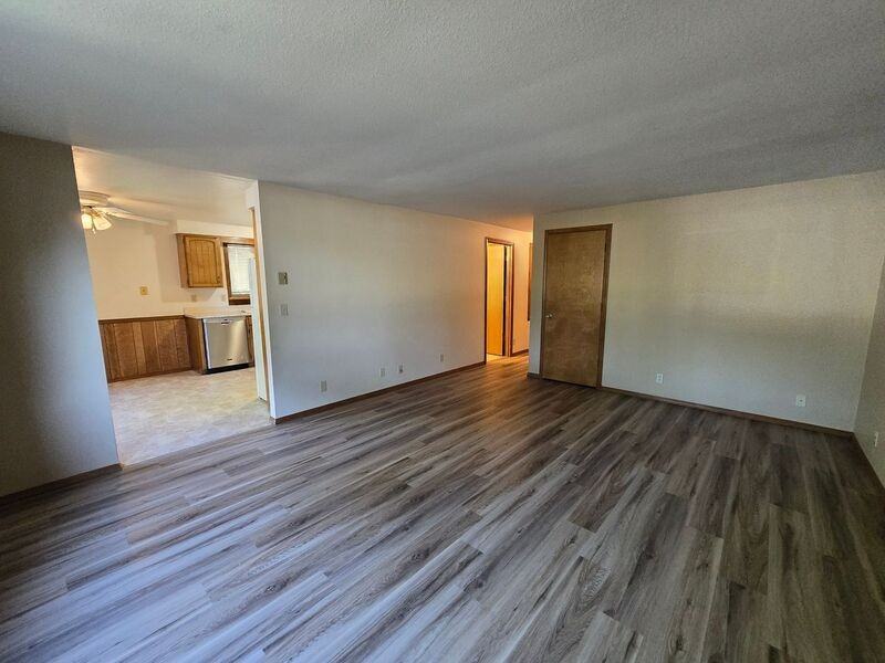 637 Walnut Ln - Photo 2 of 13