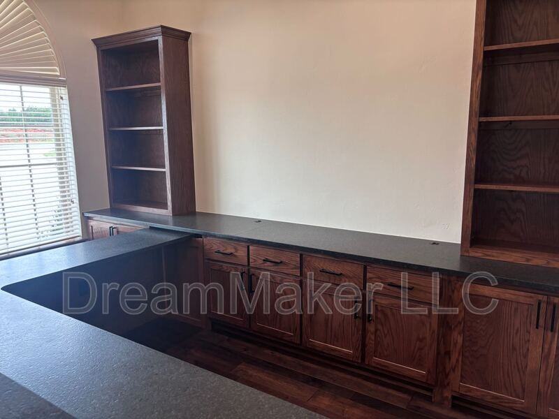 2815 2815/2817 Se 44Th Street - Photo 2 of 5