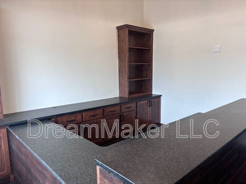 2815 2815/2817 Se 44Th Street - Photo 3 of 5