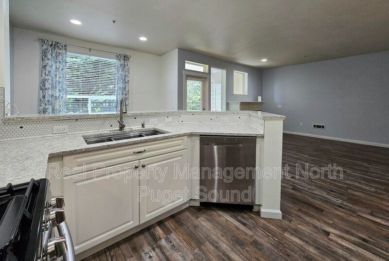 12530 Admiralty Way #G103 - Photo 3 of 16