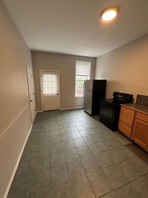 4027 S Grand Blvd #A - Photo 2 of 18