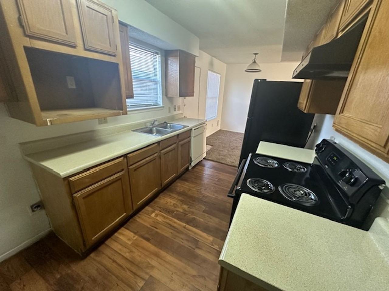 Las Colinas Apts. - Photo 4 of 28