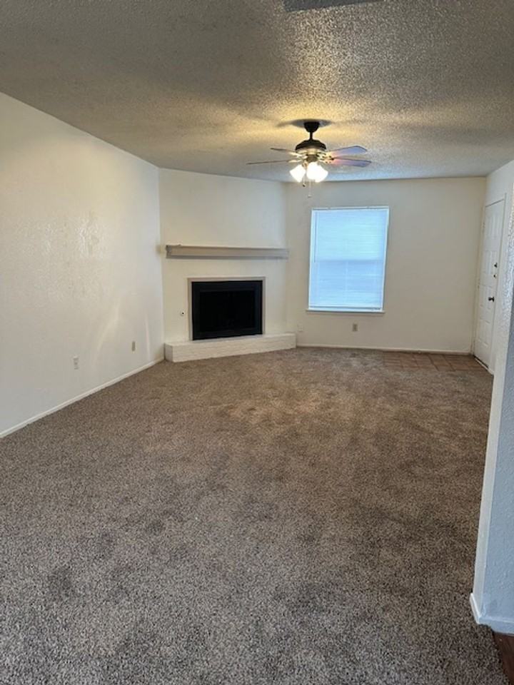 Las Colinas Apts. - Photo 5 of 28