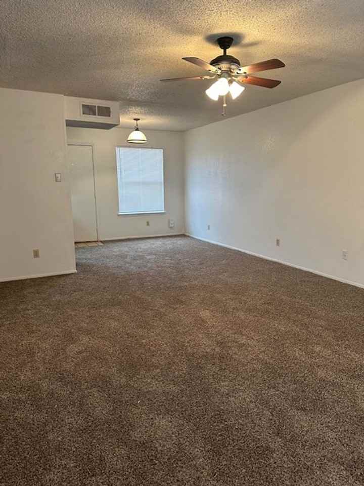 Las Colinas Apts. - Photo 6 of 28