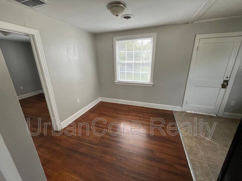 1807 National St - Photo 5 of 19