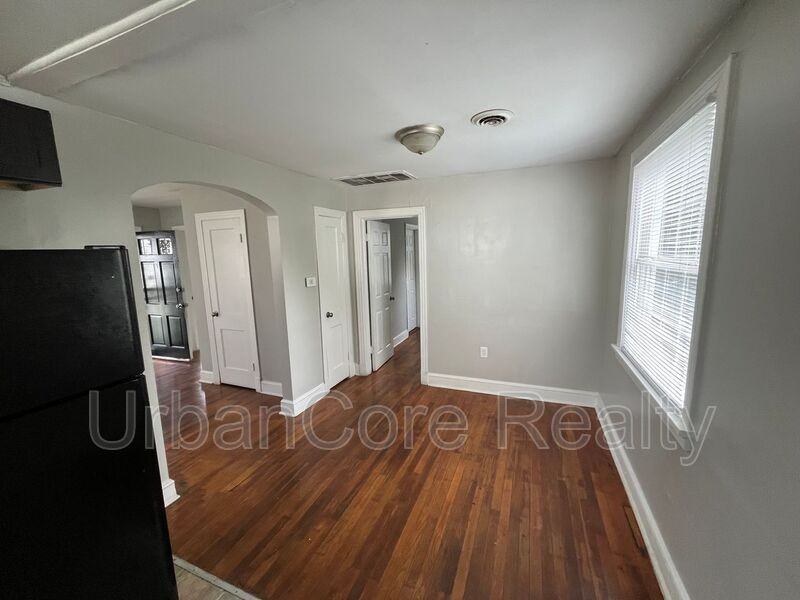 1807 National St - Photo 6 of 19