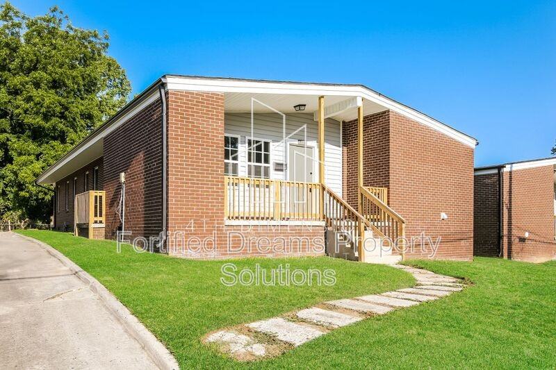 511 Saunders Pl #B - Photo 2 of 16