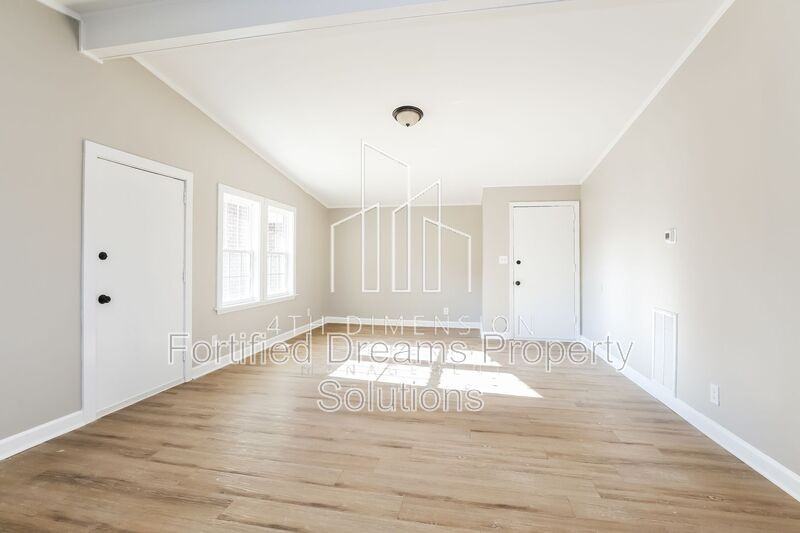 511 Saunders Pl #B - Photo 4 of 16