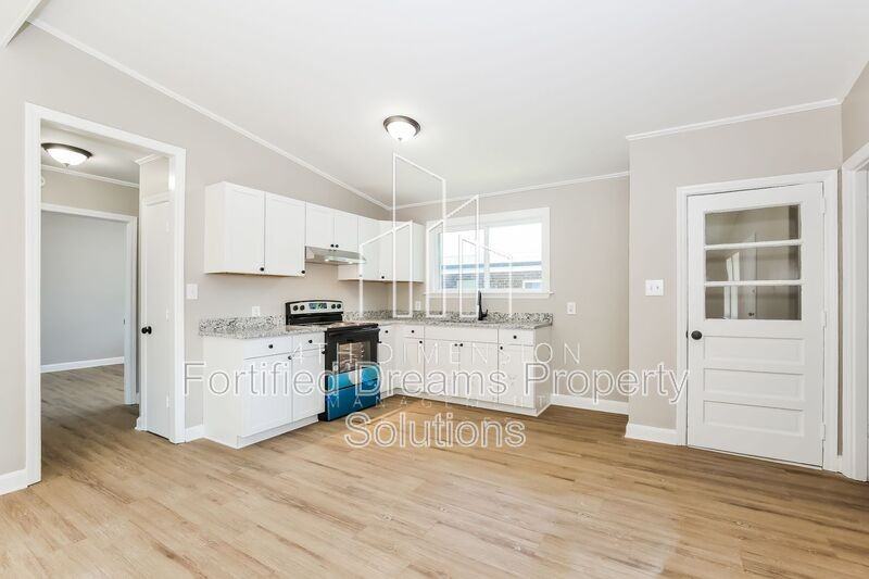 511 Saunders Pl #B - Photo 5 of 16