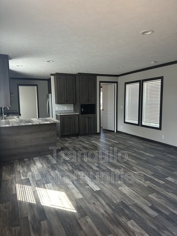 218 Caroline Ln - Photo 3 of 16