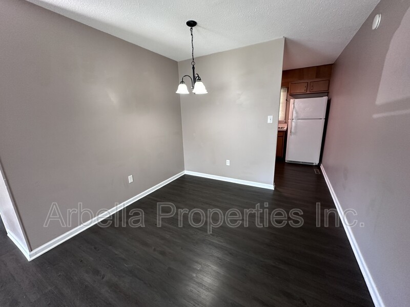 315 Redstone Dr - Photo 3 of 12